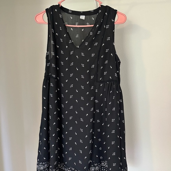 Old Navy Black and White Patterned Mini Dress - Picture 3 of 4
